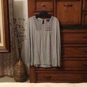 Size extra large, new with tags, Artesia women’s top. Gray in color.